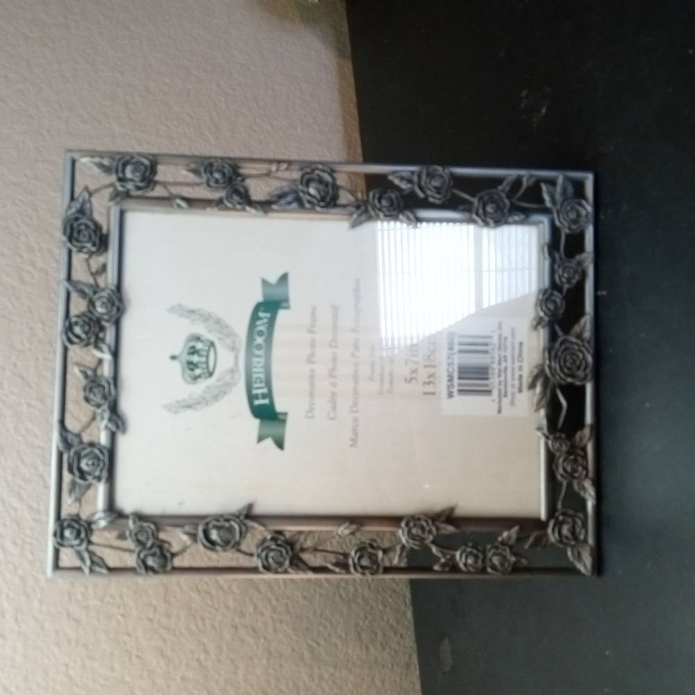 GORGEOUS VTG Heirloom Bronze Rosette 5"x7" Photo Frame
